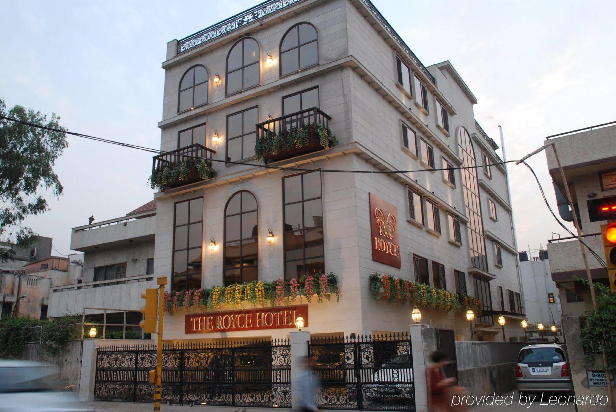 Treebo Tryst Royce New Friends Colony Hotel New Delhi Exterior photo
