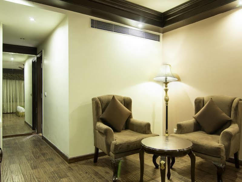 Treebo Tryst Royce New Friends Colony Hotel New Delhi Exterior photo